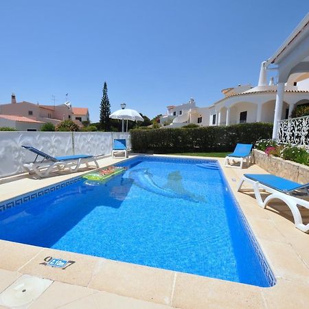 קווארטיירה Well-Appointed Villa Is Situated In The Popular Resort Of Vilamoura מראה חיצוני תמונה