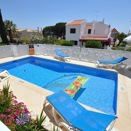 קווארטיירה Well-Appointed Villa Is Situated In The Popular Resort Of Vilamoura מראה חיצוני תמונה