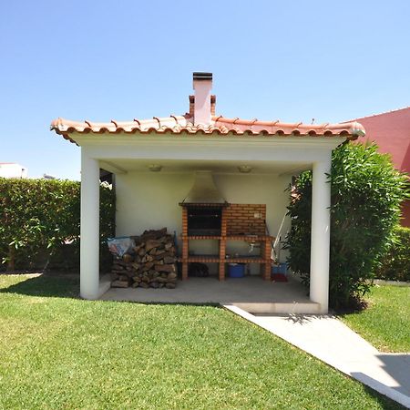 קווארטיירה Well-Appointed Villa Is Situated In The Popular Resort Of Vilamoura מראה חיצוני תמונה