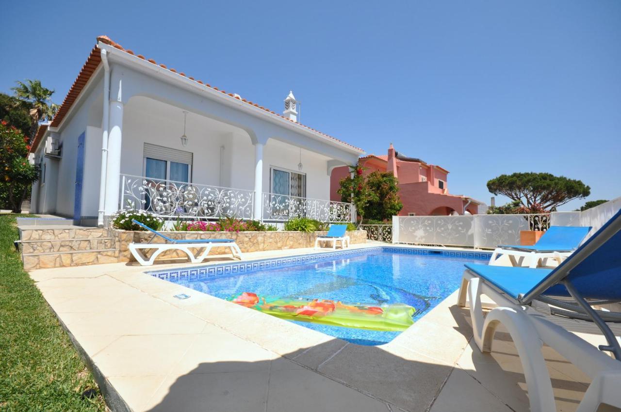 קווארטיירה Well-Appointed Villa Is Situated In The Popular Resort Of Vilamoura מראה חיצוני תמונה