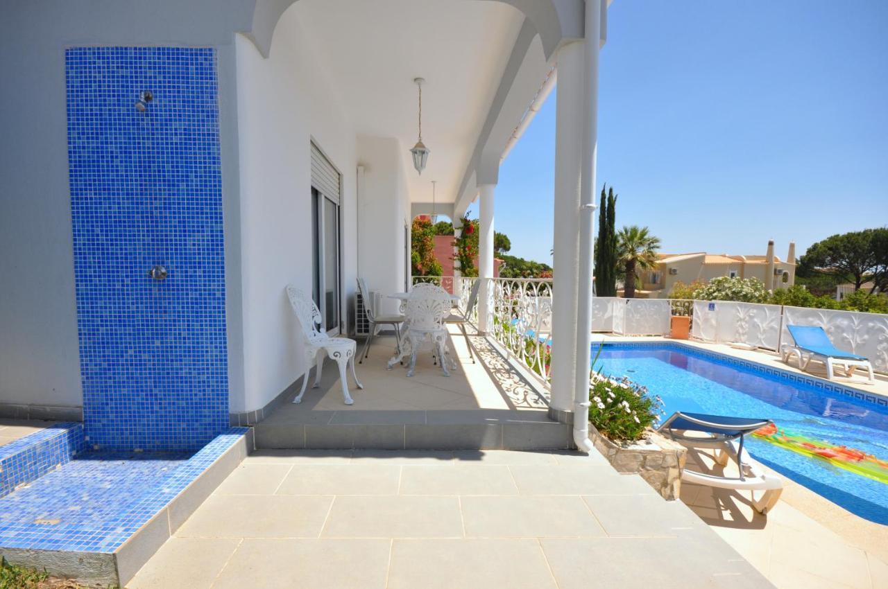 קווארטיירה Well-Appointed Villa Is Situated In The Popular Resort Of Vilamoura מראה חיצוני תמונה