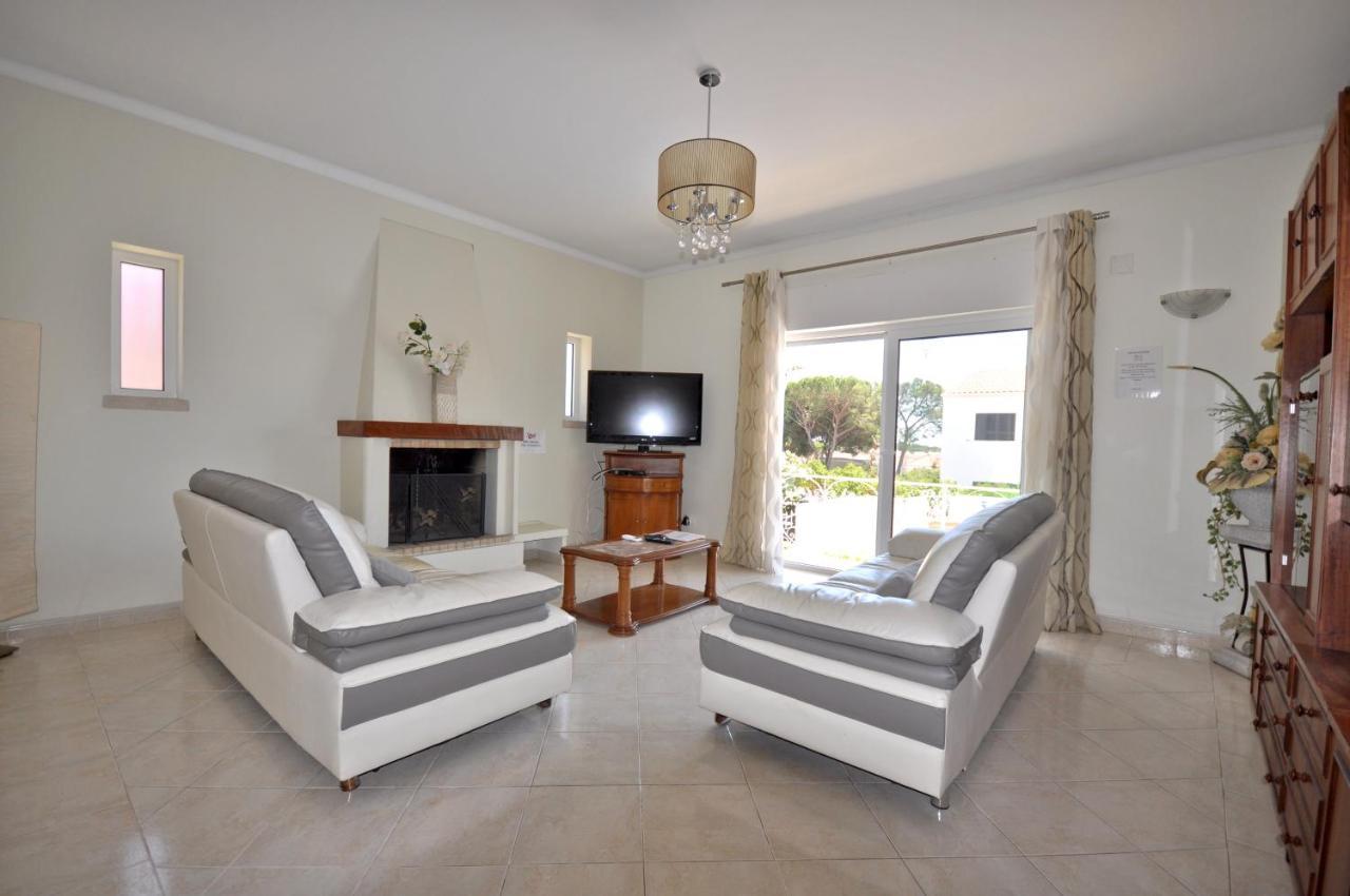 קווארטיירה Well-Appointed Villa Is Situated In The Popular Resort Of Vilamoura מראה חיצוני תמונה