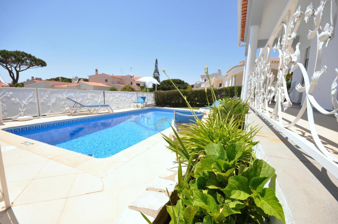 קווארטיירה Well-Appointed Villa Is Situated In The Popular Resort Of Vilamoura מראה חיצוני תמונה