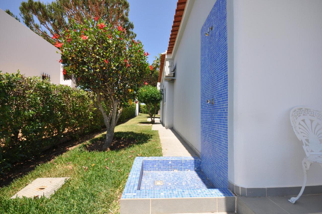 קווארטיירה Well-Appointed Villa Is Situated In The Popular Resort Of Vilamoura מראה חיצוני תמונה