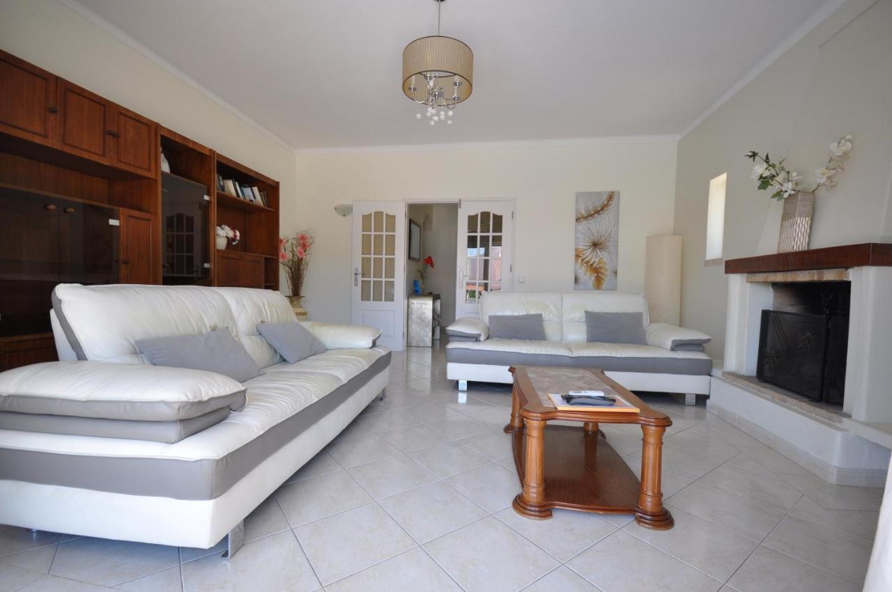 קווארטיירה Well-Appointed Villa Is Situated In The Popular Resort Of Vilamoura מראה חיצוני תמונה