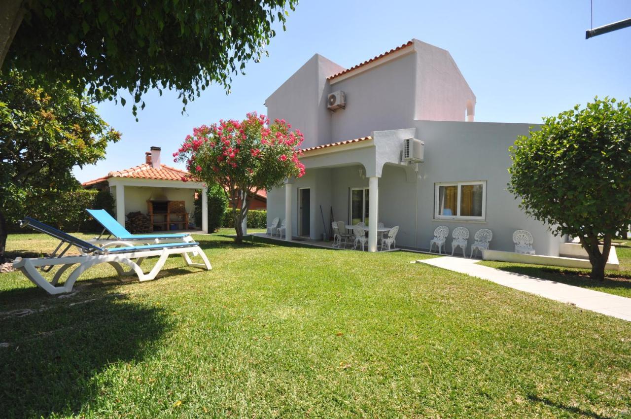 קווארטיירה Well-Appointed Villa Is Situated In The Popular Resort Of Vilamoura מראה חיצוני תמונה