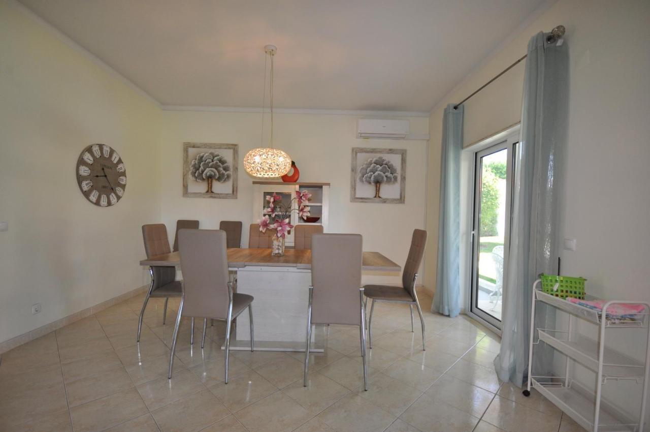 קווארטיירה Well-Appointed Villa Is Situated In The Popular Resort Of Vilamoura מראה חיצוני תמונה