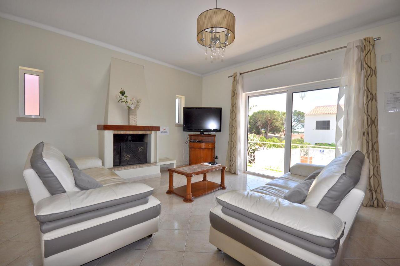 קווארטיירה Well-Appointed Villa Is Situated In The Popular Resort Of Vilamoura מראה חיצוני תמונה