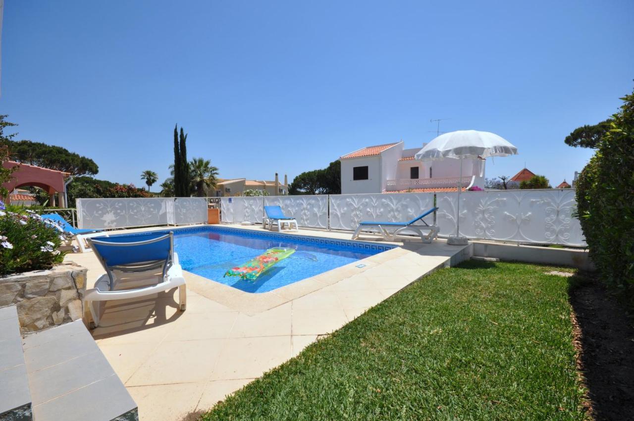 קווארטיירה Well-Appointed Villa Is Situated In The Popular Resort Of Vilamoura מראה חיצוני תמונה