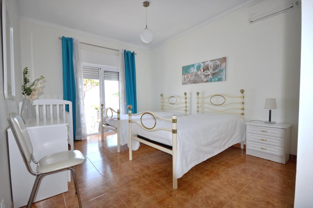 קווארטיירה Well-Appointed Villa Is Situated In The Popular Resort Of Vilamoura מראה חיצוני תמונה