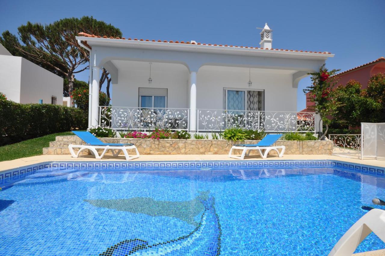 קווארטיירה Well-Appointed Villa Is Situated In The Popular Resort Of Vilamoura מראה חיצוני תמונה