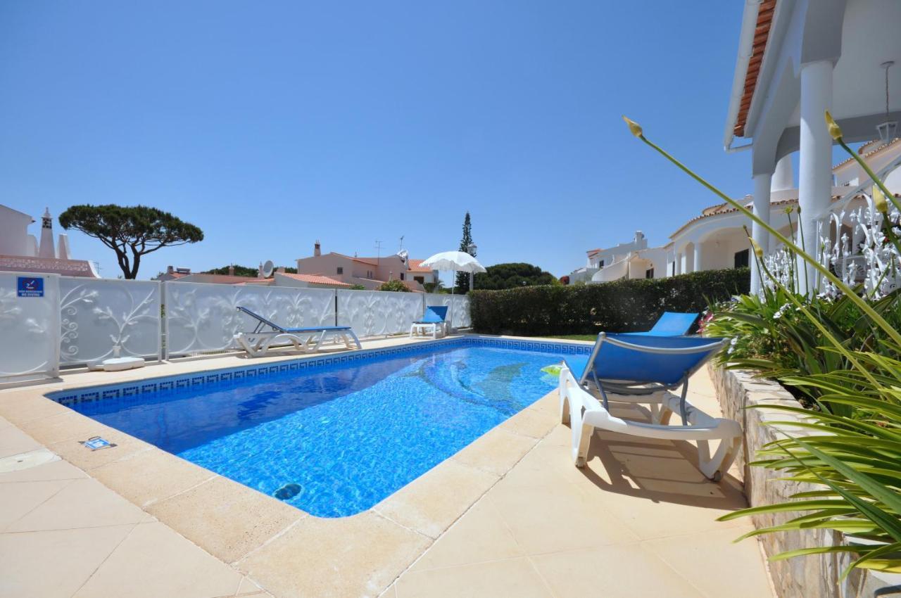 קווארטיירה Well-Appointed Villa Is Situated In The Popular Resort Of Vilamoura מראה חיצוני תמונה